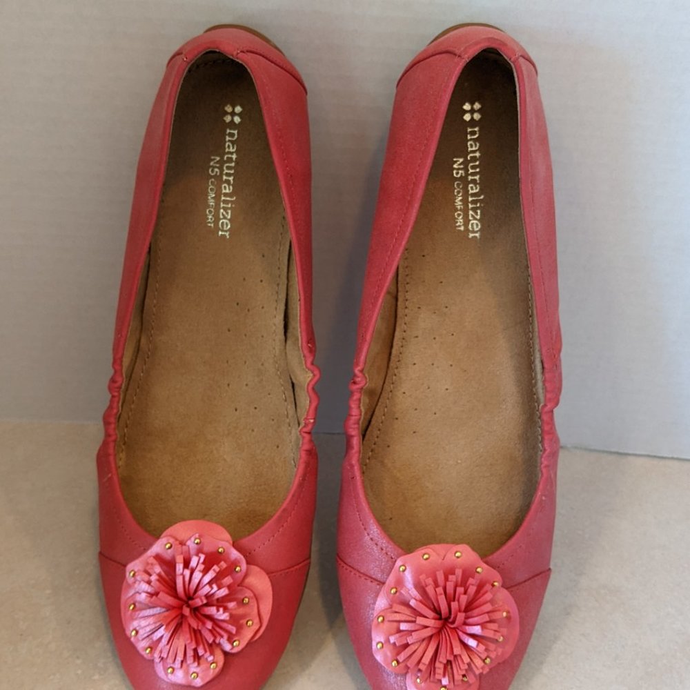 Naturalizer slip on comfort shoes